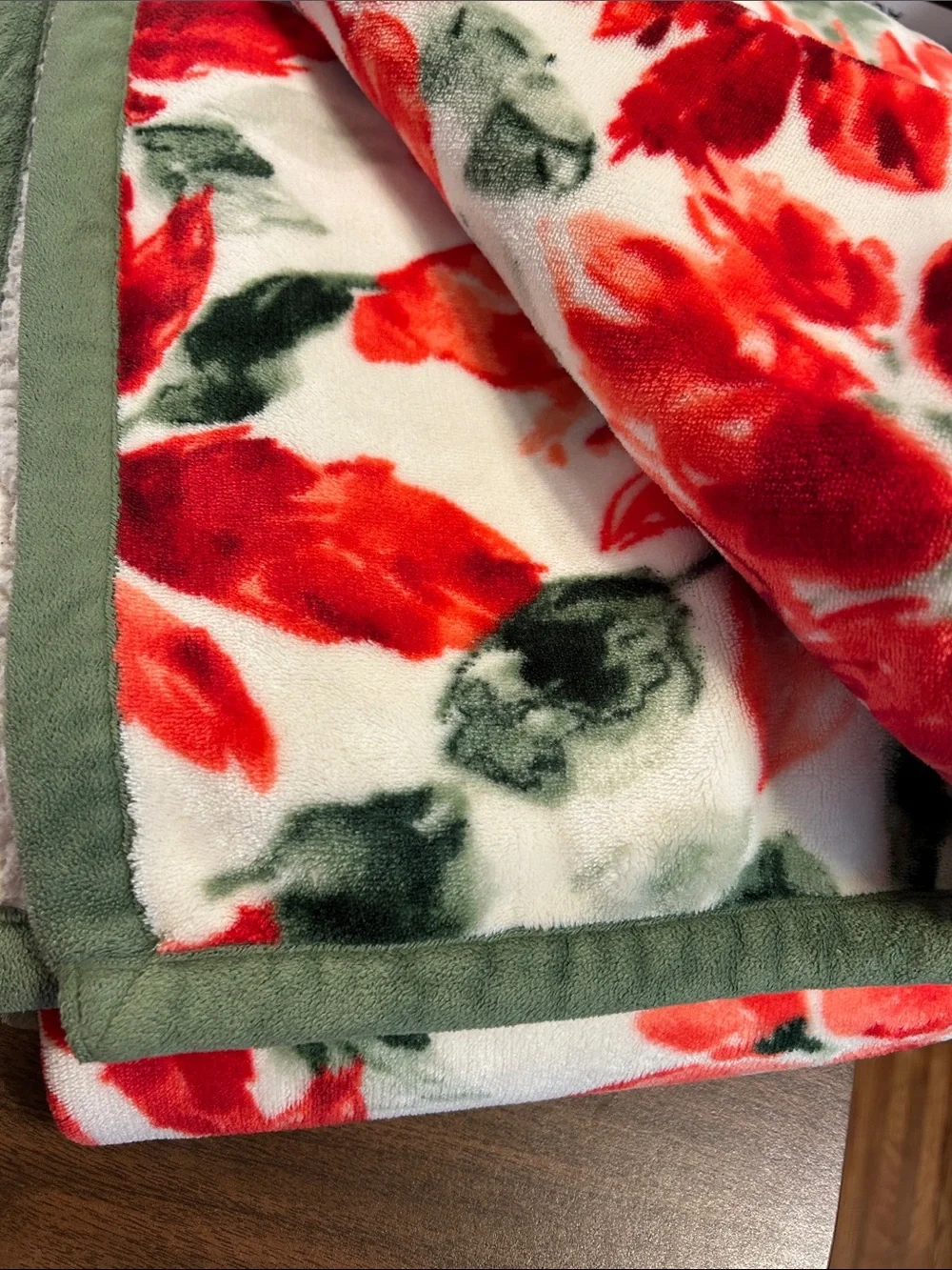 Festive Poinsettia Plush Throw Blanket - Red & Green